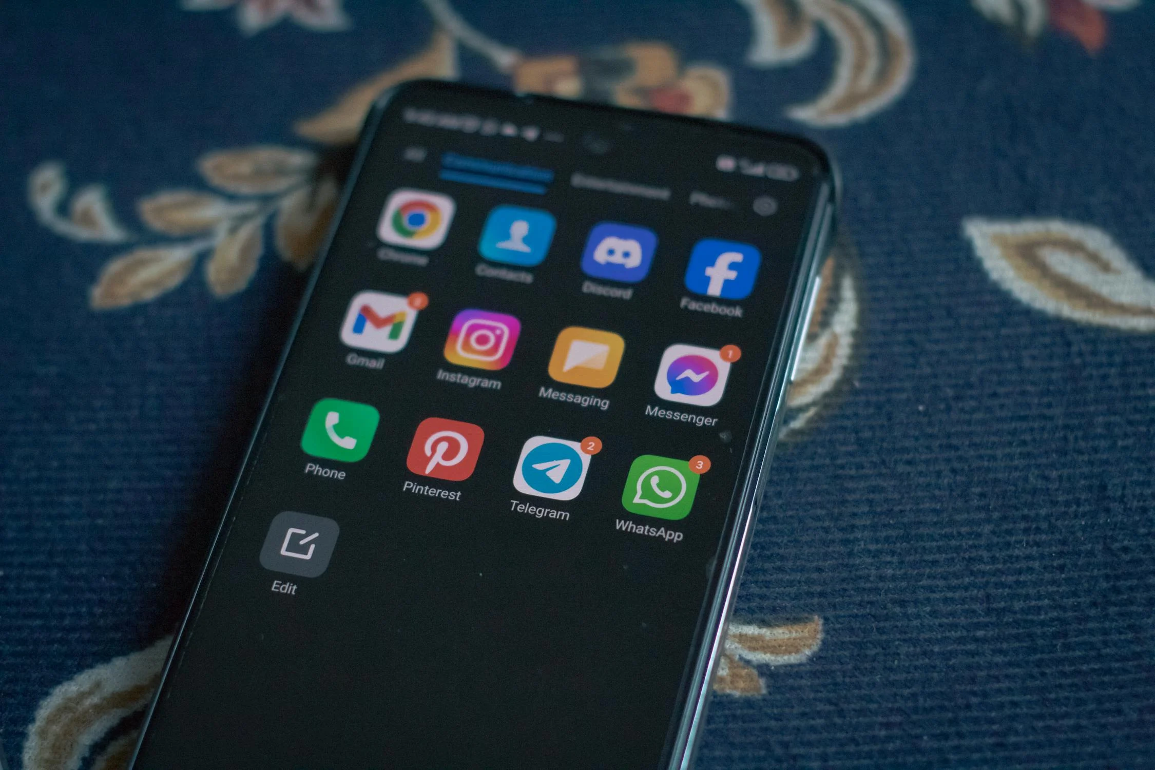 L’essor des arnaques via Telegram et WhatsApp.
